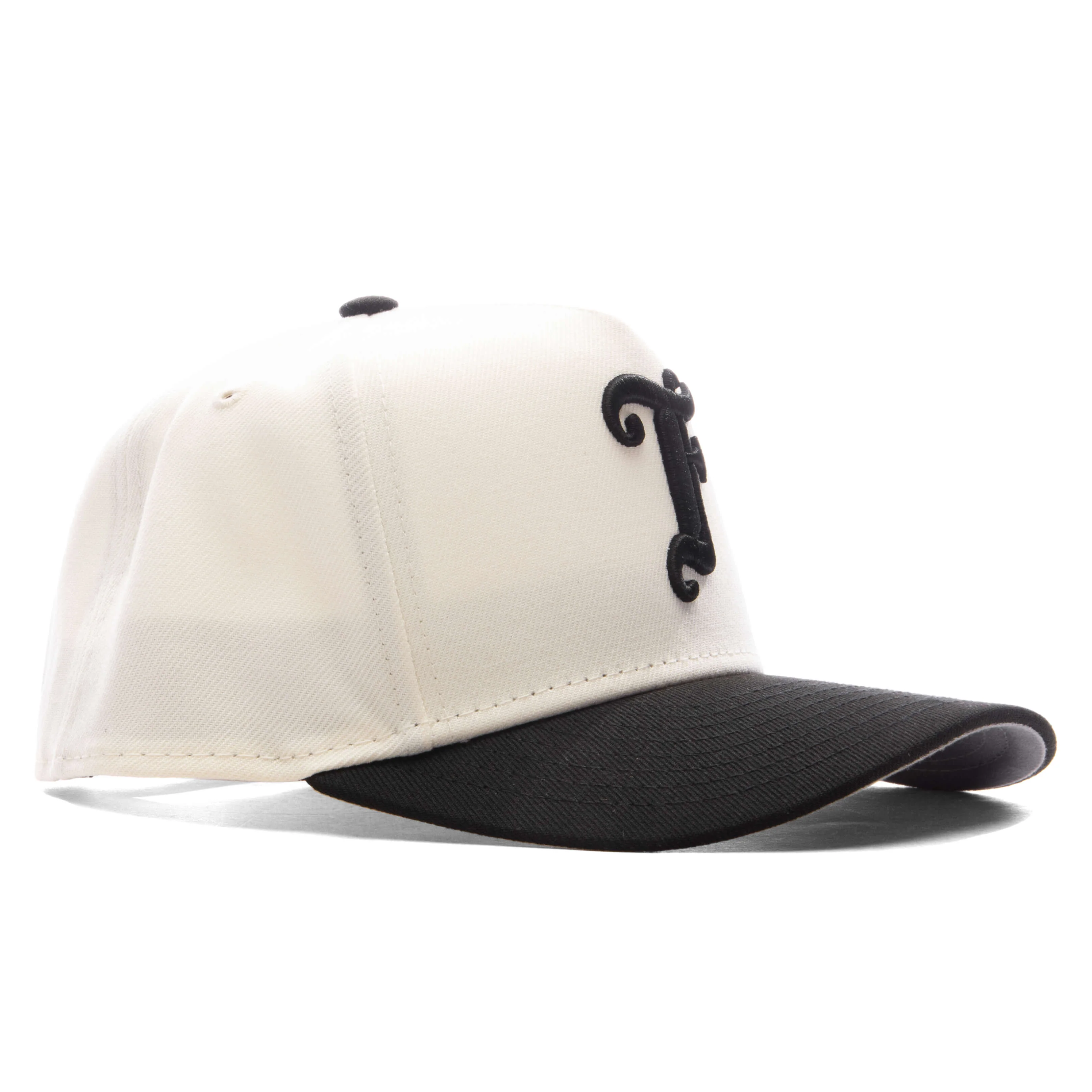 FEATURE x New Era Kids 9FORTY A-Frame Snapback Old English F - Chalk White - Image 3