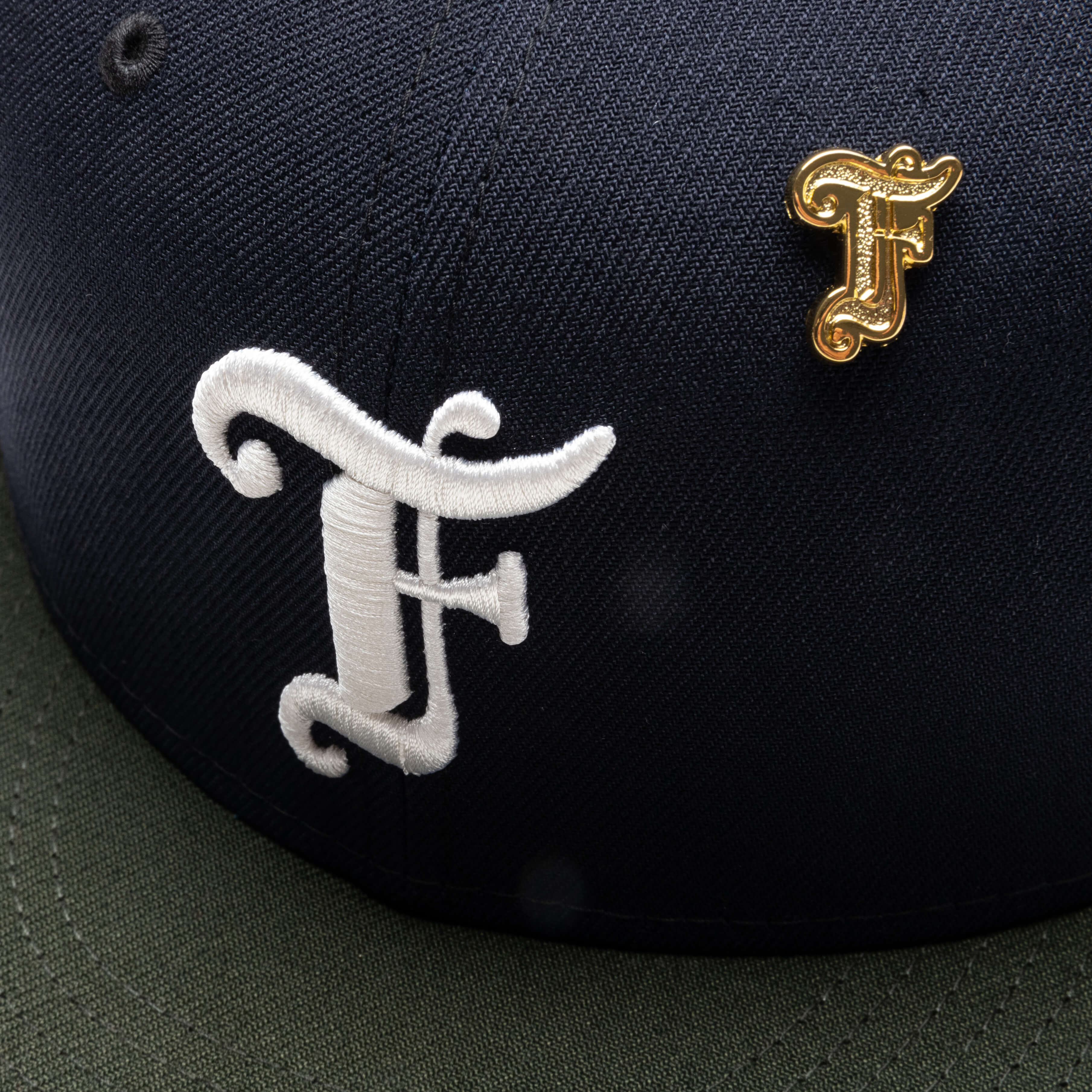 Feature x New Era Old English F Snapback - Navy/Seaweed - Image 2