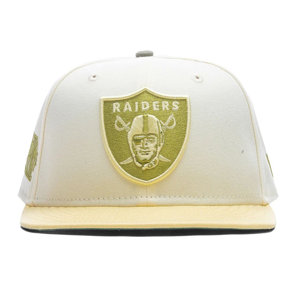 FEATURE x New Era 59FIFTY Fitted Las Vegas Raiders - Chrome White/Soft Yellow