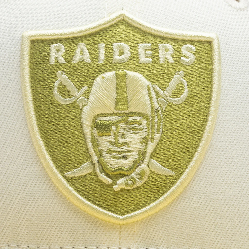 FEATURE x New Era 59FIFTY Fitted Las Vegas Raiders - Chrome White/Soft Yellow - Image 2