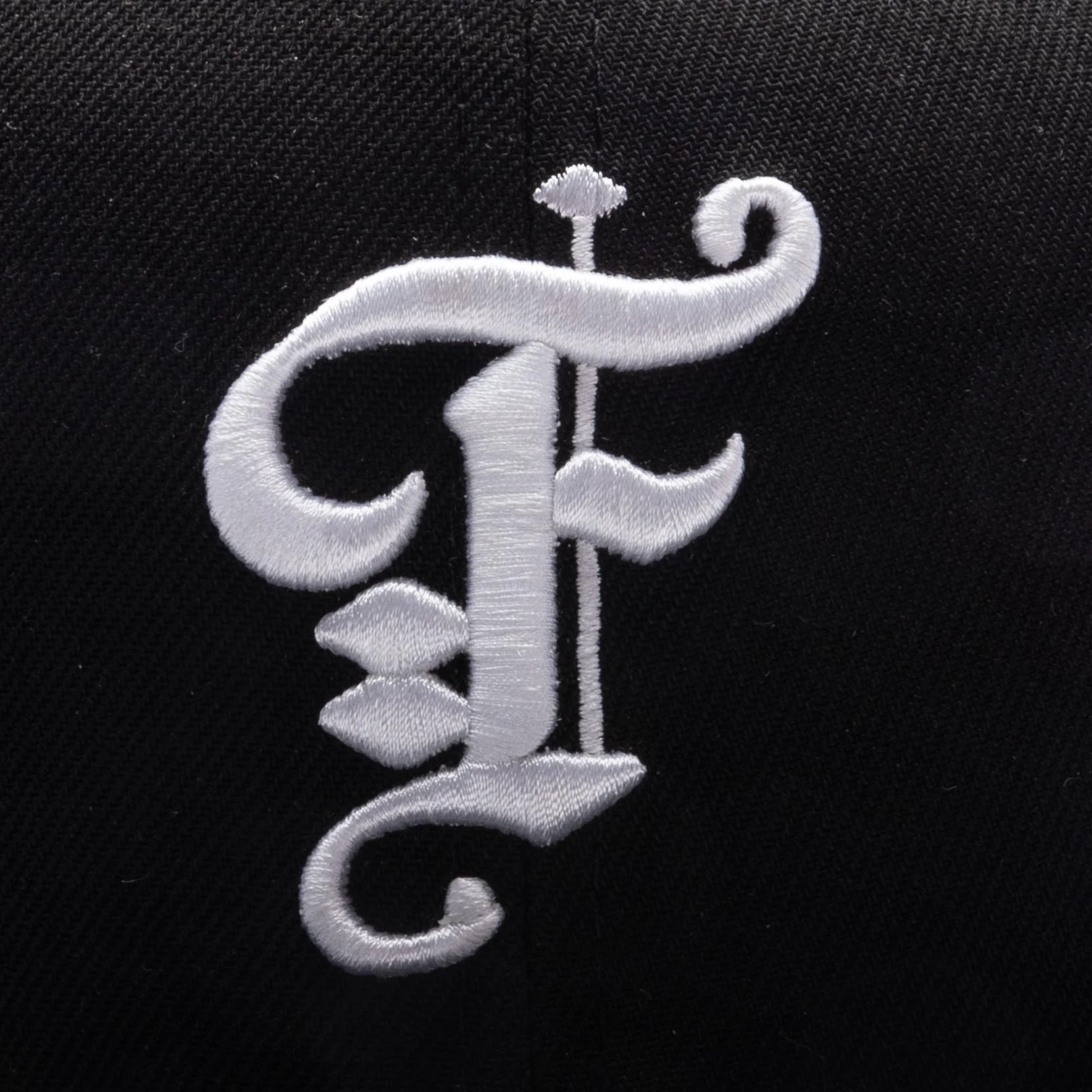Feature x New Era Old English Plaza Fitted - Black/Pink Glow - Image 2