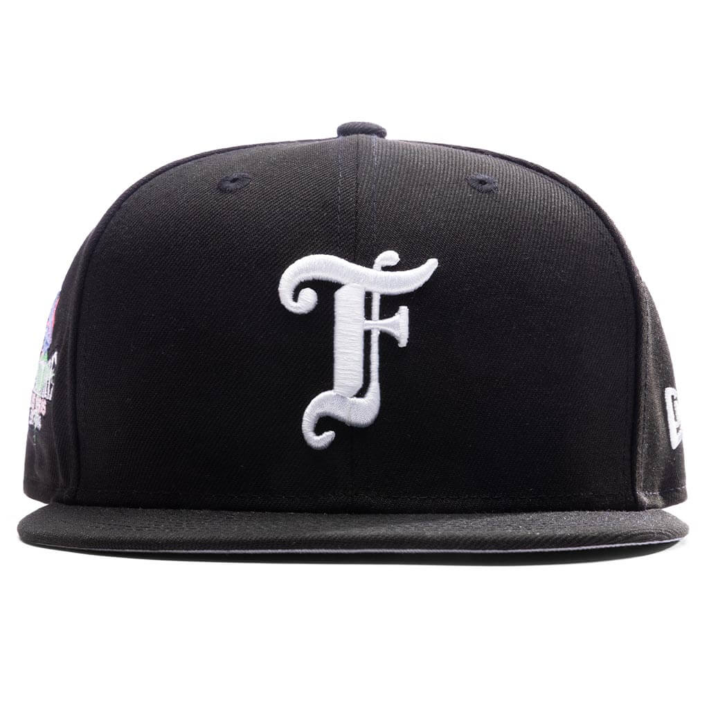 Feature x New Era Old English Plaza Snapback - Black/Snow Grey
