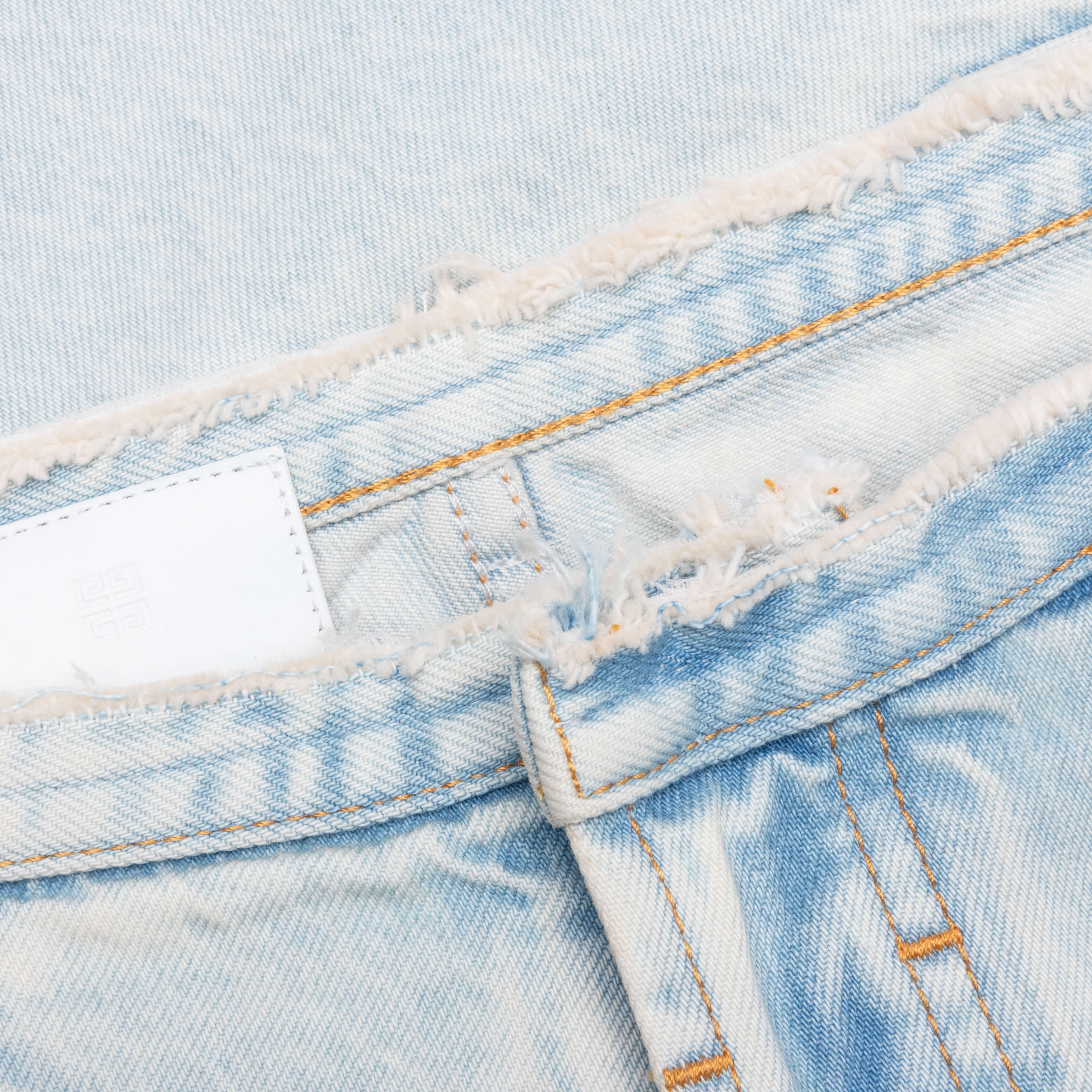 Cutted Belt Low Rise Denim Shorts - Pale Blue - Image 3