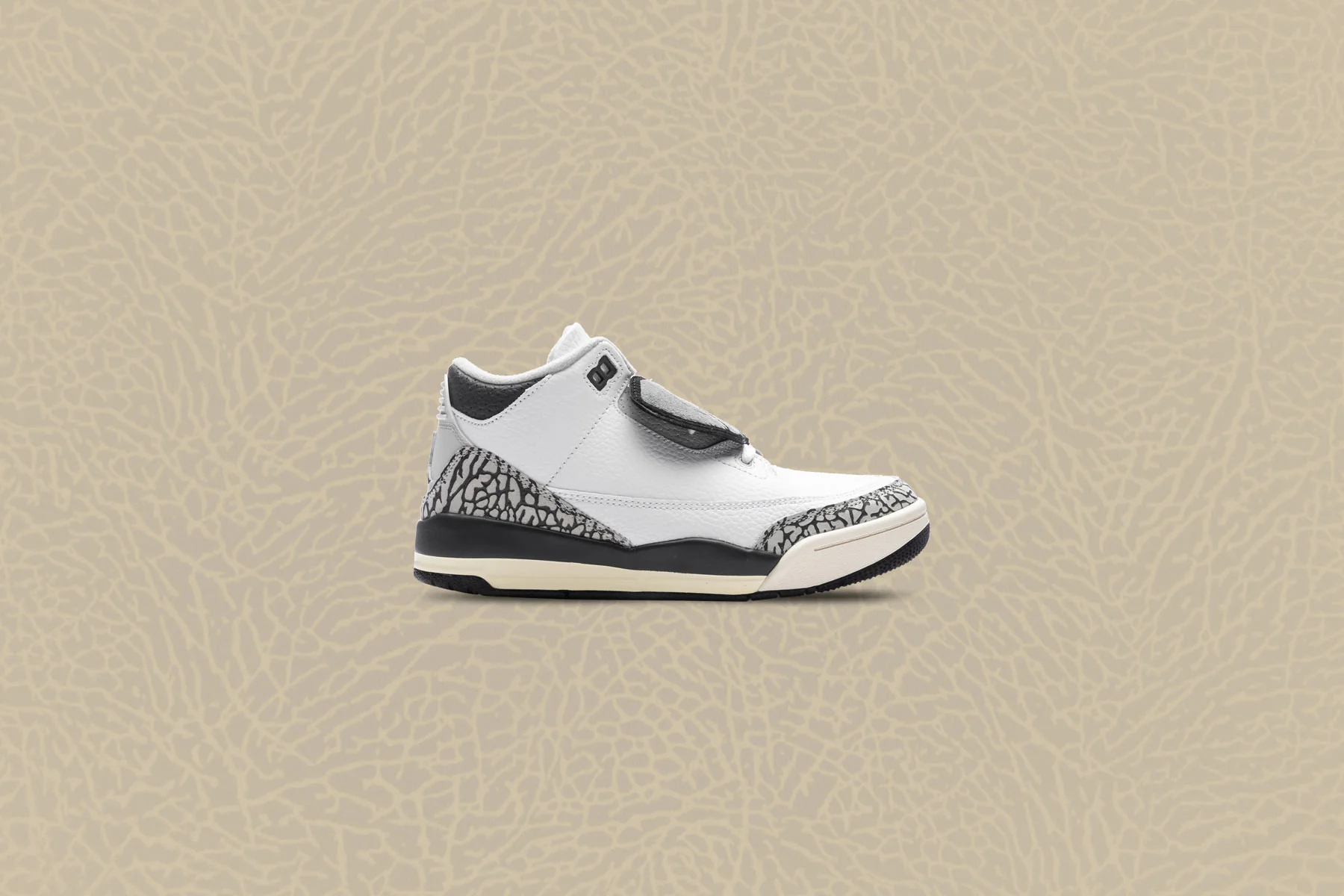 Air Jordan 3 Retro Hide N Sneaks (PS) - White/Black/Iron - Image 5