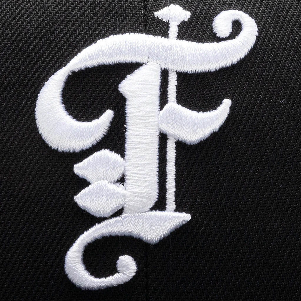 Feature x New Era 59FIFTY Fitted Old English F La Jolla - Black/White - Image 2
