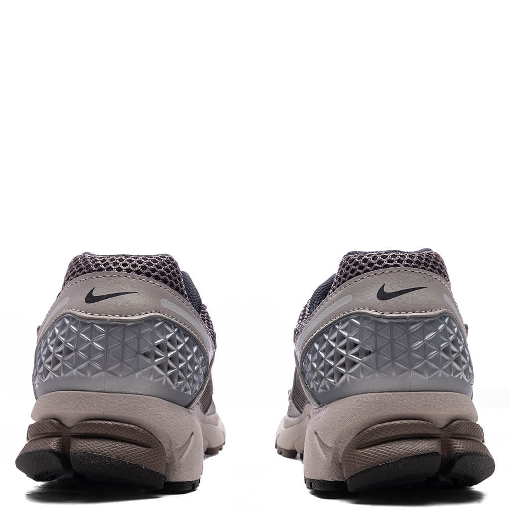 Zoom Vomero 5 - College Grey/Black/Cave Stone - Image 4