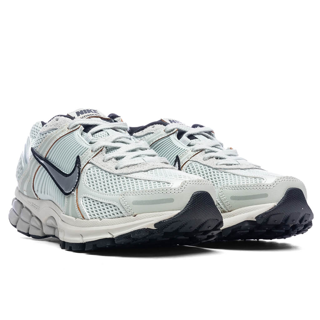 Women's Zoom Vomero 5 - Light Silver/Chrome/Light Bone Black - Image 2